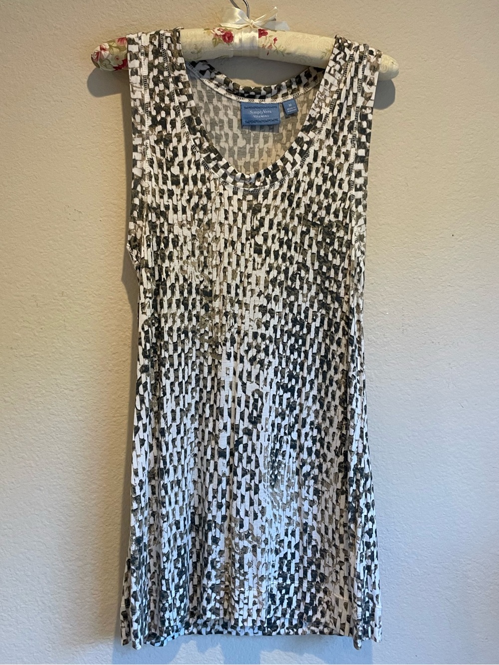Simply Vera Wang Sleeveless Tank Top - size M